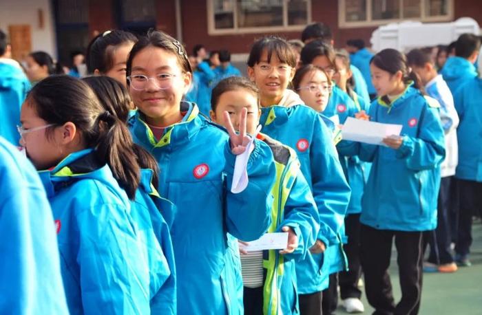 以心相会 以爱同行—— 西安市西光中学心理游园会