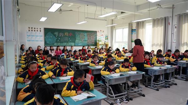 东风51小学：“家”点精彩，“育”见未来