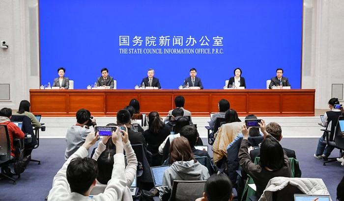 22日,国新办举行国务院政策例行吹风会(图源:国新办)