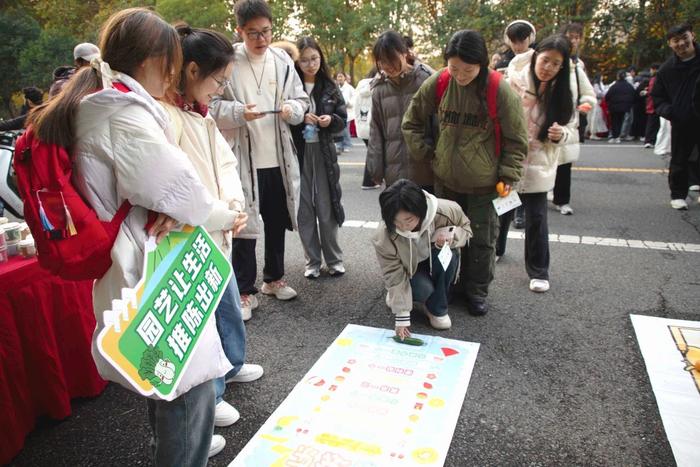 尝鲜蔬、涮火锅、品香茗 这所大学园艺文化节乐享味儿足