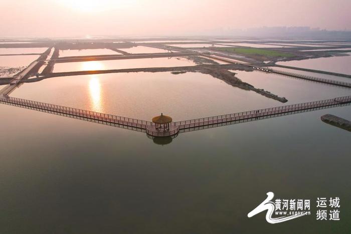 运城盐湖景区新添亲水观光木栈道 美如“天空之境”