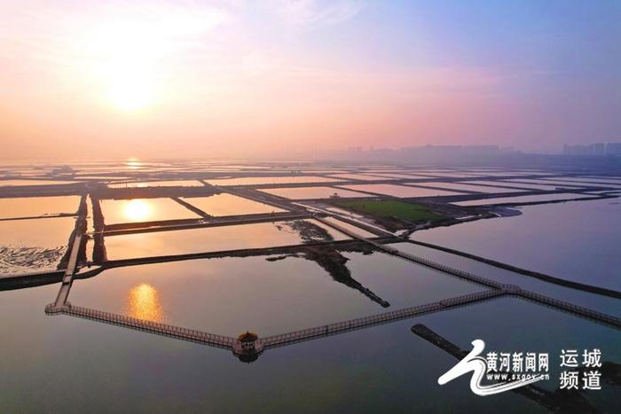 运城盐湖景区新添亲水观光木栈道 美如“天空之境”