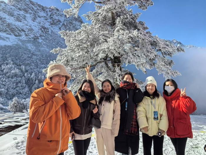 千家旅行社来官鹅沟踩线   雷古山雪景打造冬季旅游热