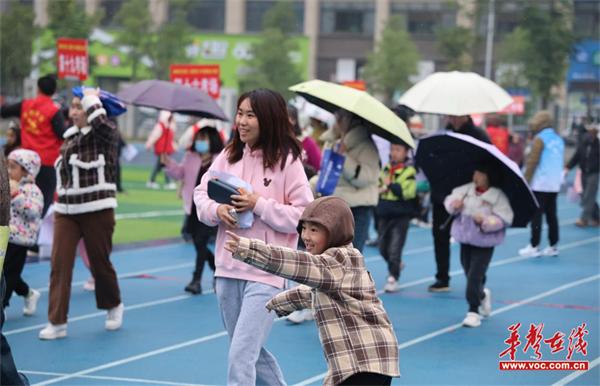 衡阳市第二届青少年数独大赛在阳光小学激战正酣