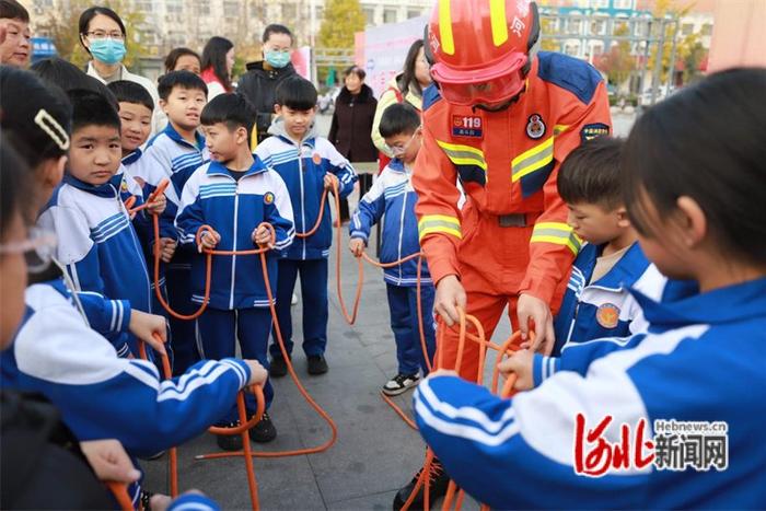 邯郸肥乡：“童”行消防集市 乐享趣味研学