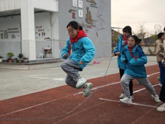 灞桥区岳家沟小学举行体质健康达标运动会