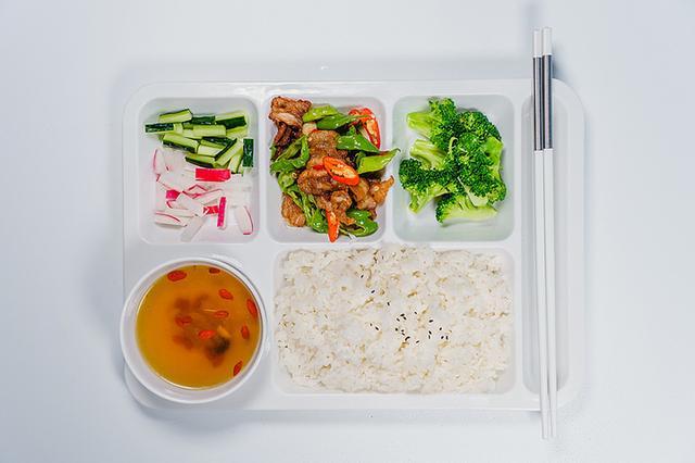 加强中小学校园食品安全和膳食经费管理，江苏校园食堂用心办“食”事