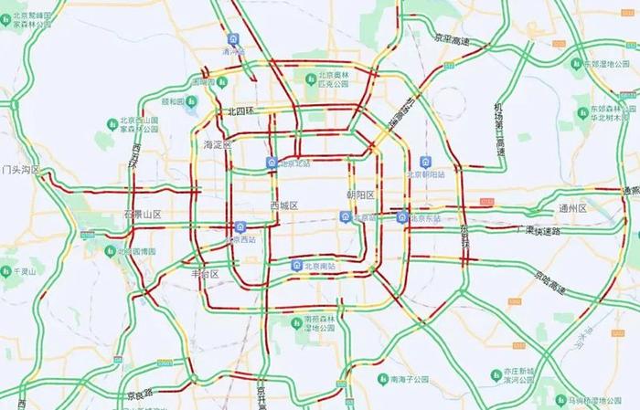 今夜至明天北京有明显雨雪，周一早高峰交通压力大