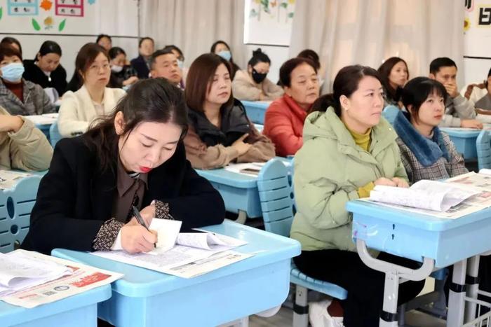 西安市未央区东前进小学家长会活动