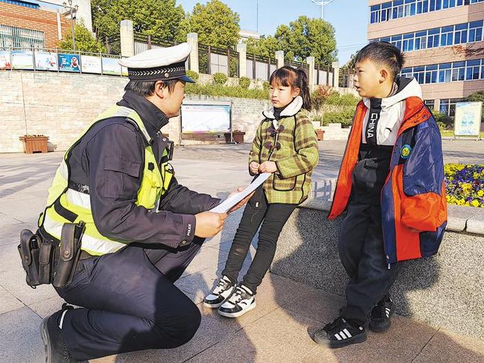 “警校家”联手 护苗安全成长