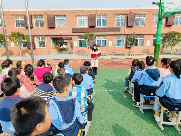 灞桥区东李小学举行“三跳”运动会