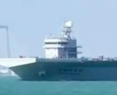 海试画面曝光!一艘陌生的“中国航母”突然亮相,到底是用来干啥的?