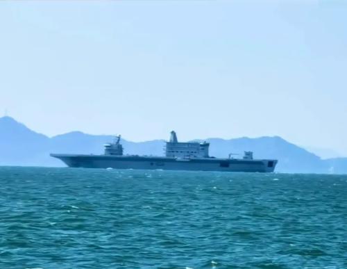 海试画面曝光!一艘陌生的“中国航母”突然亮相,到底是用来干啥的?