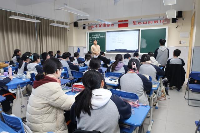 与澳门培华中学结为姐妹校，上海这所高中的朋友圈又扩大了