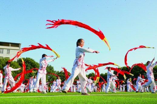 学校要完善心理健康分级预警和干预机制