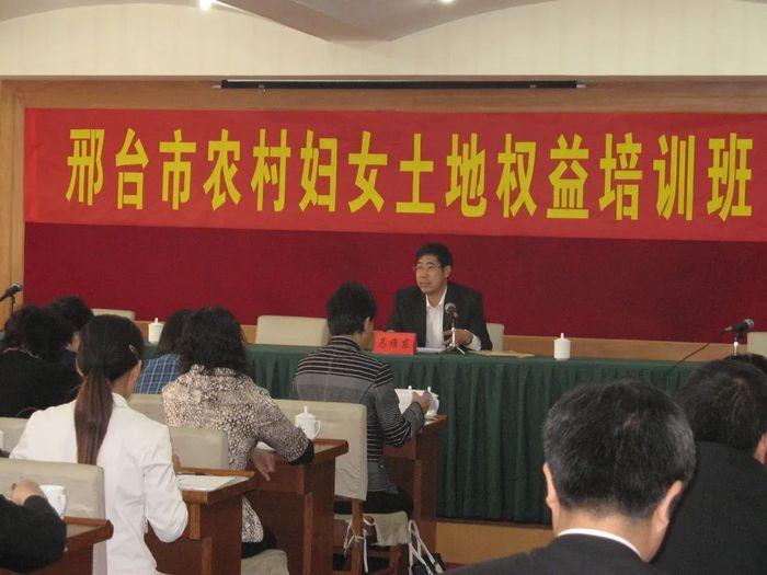 邢台中院马维东法官在培训中解析新规定。图 / 讲述者提供