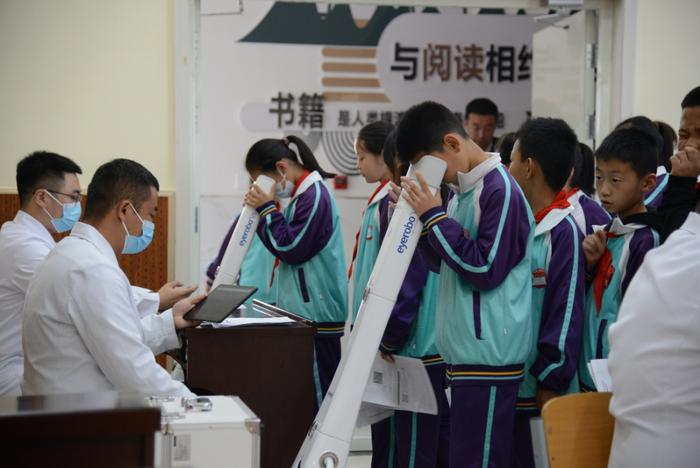 689f-136c7a9220087f00097992c4f93ff9f4.png AI守护青少年视力健康,何氏眼科最新研究成果引国际关注!