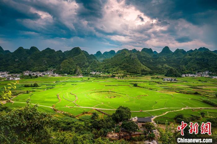 资料图:贵州兴义万峰林。唐哲 摄