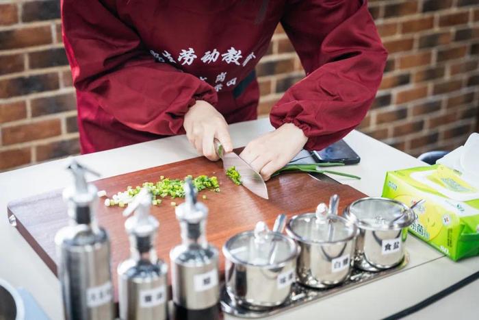 在校园里学做饭!陕西这所高校开设烹饪专业选修课