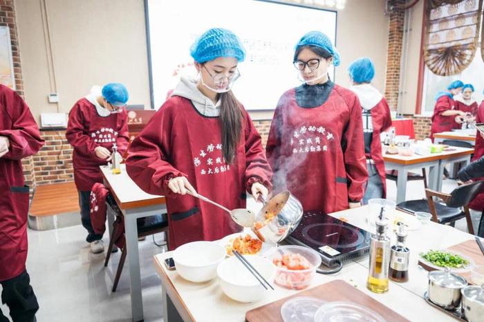 在校园里学做饭!陕西这所高校开设烹饪专业选修课