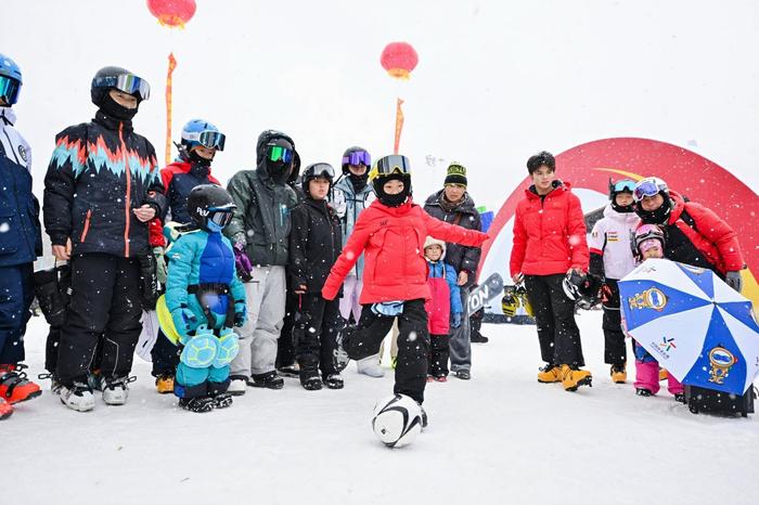 冰雪经济话吉林｜火热赛事+高水平选手的密集“奔赴”，吉林催生出巨大的冰雪“流量池”！