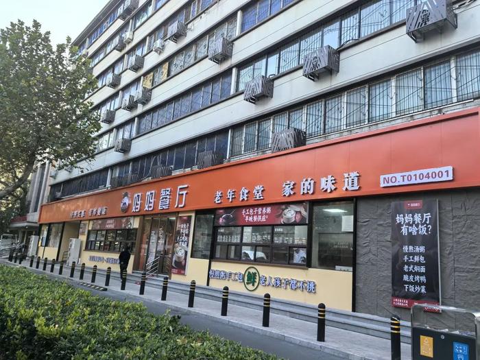 河南省郑州市有序推进老年助餐服务——“一餐热饭”中的幸福味道