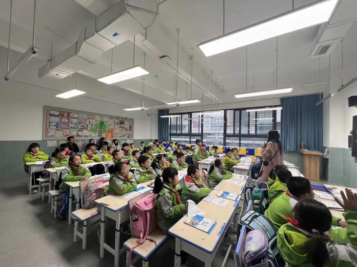 家校心连心 共筑成长路——西安市雁塔区杜城小学家长开放日活动