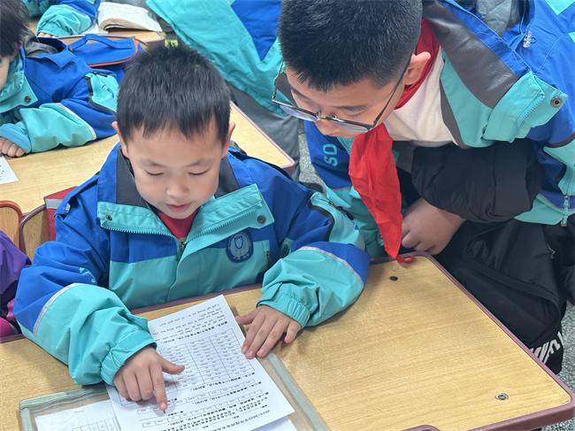 西安未央锦园小学分别开展一、二年级拼音能力过关检测、查字典能力评价过关活动