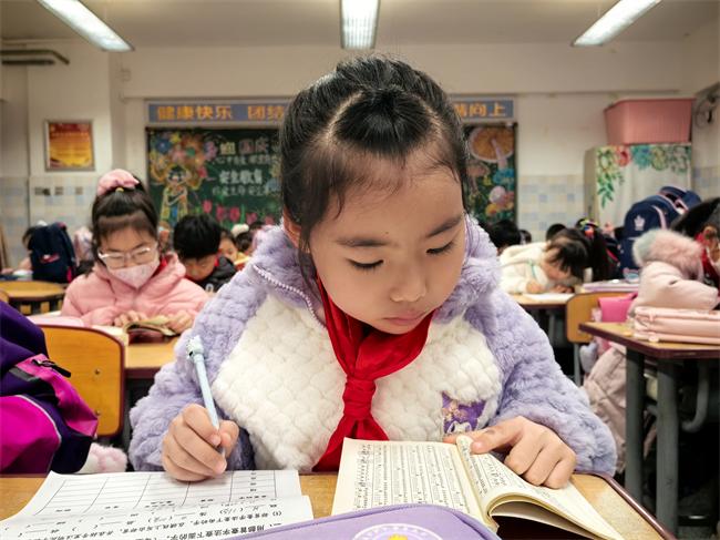 西安未央锦园小学分别开展一、二年级拼音能力过关检测、查字典能力评价过关活动