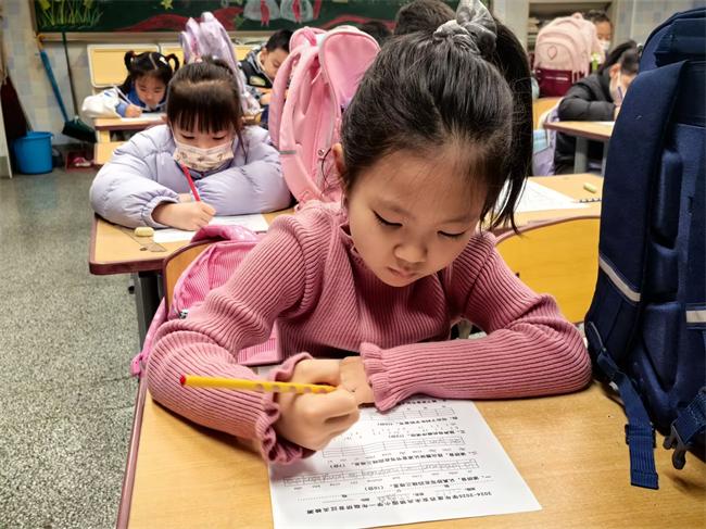 西安未央锦园小学分别开展一、二年级拼音能力过关检测、查字典能力评价过关活动