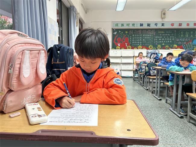 西安未央锦园小学分别开展一、二年级拼音能力过关检测、查字典能力评价过关活动