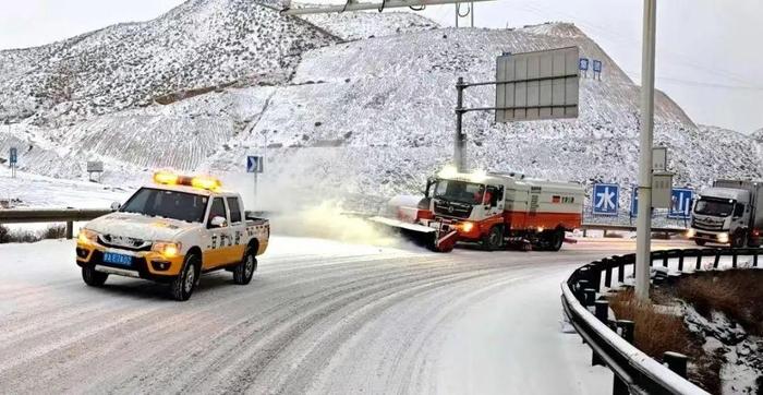 甘肃省交通运输系统全力开展公路除雪保畅