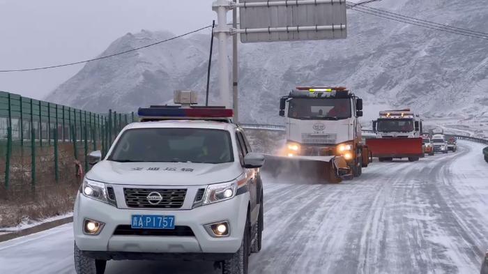 青海开展“公路急先锋·2024”国省干线公路低温雨雪冰冻恶劣天气实战演练