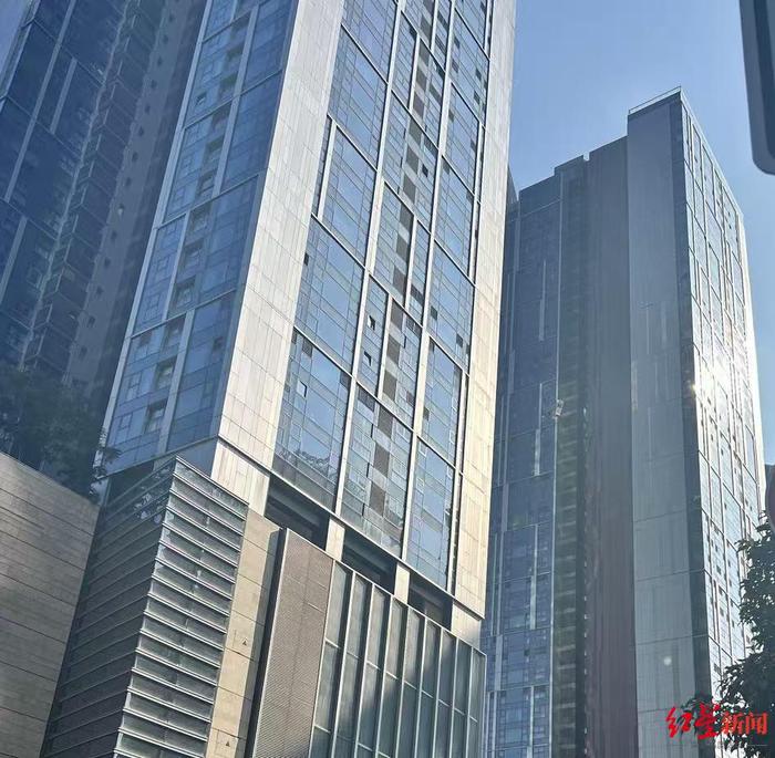 深圳超高层住宅爆炸起火后:小区挨户进行消防排查,业主关心燃气安全问题