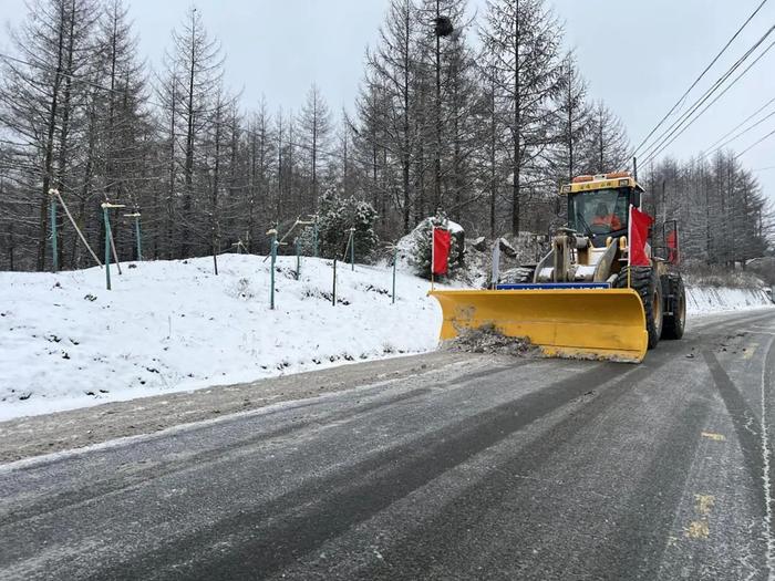 浴“雪”奋战，陕西交通人保路畅人安全！