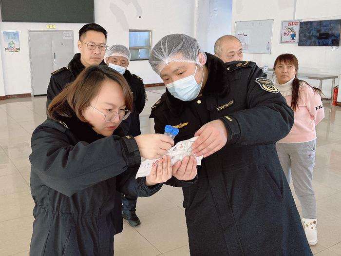 黑龙江省伊春市市场监管局伊美分局开展校园食堂食品安全专项检查