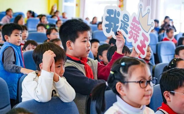 体育舞蹈顶级大师进校园，热爱的种子在同学们心中萌发