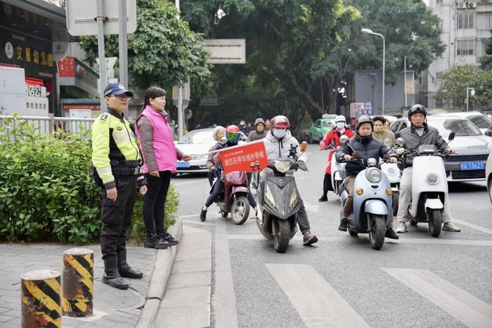 南宁启动交通安全志愿服务主题活动