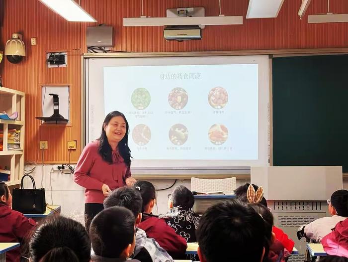 中药飘香 国粹悠悠——管城区实验小学育梦课程之中医药文化进校园