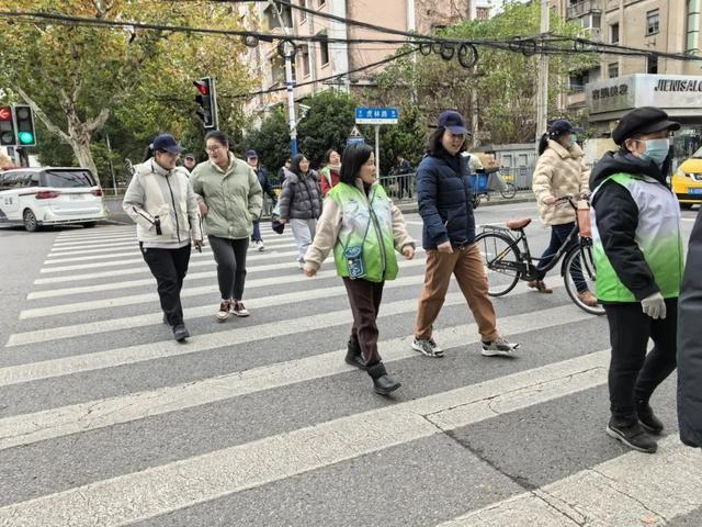 这场Citywalk接地气！用脚步丈量社区更新，沉浸式感受街区“烟火气”