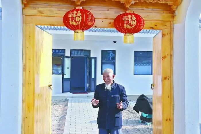 “重建家园 温暖过冬”主题采访活动｜新房拎包就能住 幸福食堂免费吃