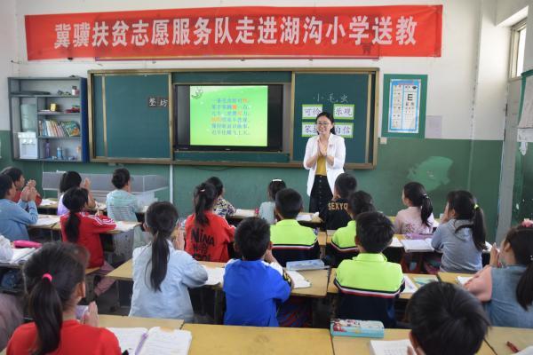 淮北市第一实验小学“冀骥劳模志愿服务队”志愿服务项目荣获全市金奖