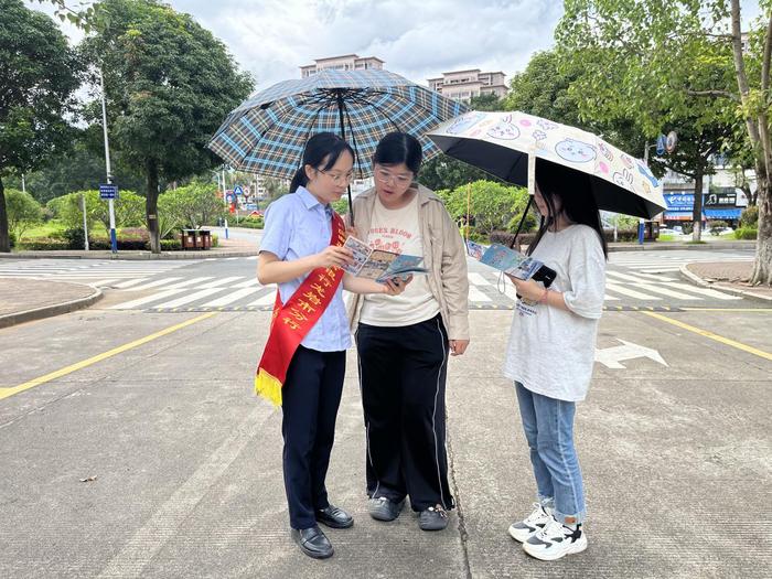 邮储银行龙岩市分行营业部开展 “远离非法集资，拒绝高利诱惑”主题宣传活动