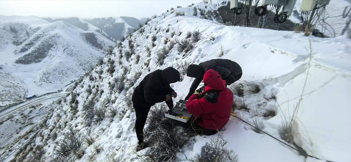 【迎峰度冬 能源保供】迎战风雪 中国移动全力保障通信畅通