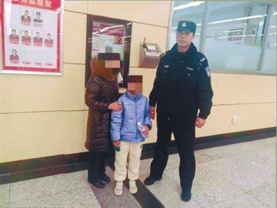 帮乘客找回手机 帮老人找到家…… 他们一直在地铁站里为你暖心守护