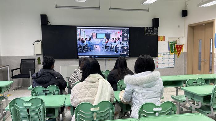 集体教研凝智慧 协同共进以致远 ——郑州市管城回族区外国语小学开展共享式“和雅讲堂”单元主题教研活动