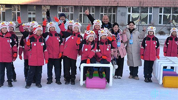 全国18地市600余名体育教师走进新区，看大课间校园冰雪运动展示