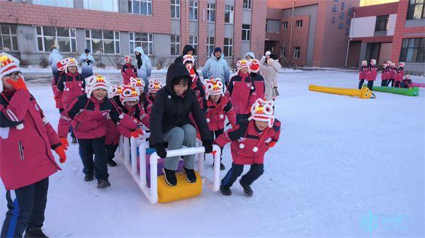 全国18地市600余名体育教师走进新区，看大课间校园冰雪运动展示