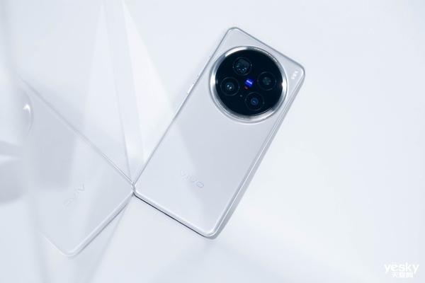 第二十三届IT影响中国：vivo X200 Pro荣获2024年度影响力产品奖