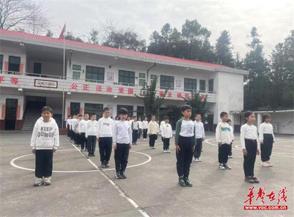 湘潭县茶恩寺镇樟树小学：快乐运动强体魄，凝心聚力展风采